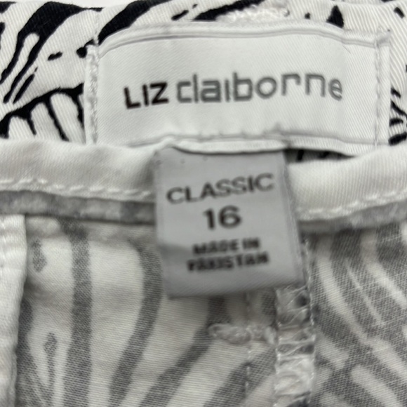 Liz Claiborne Zebra Print Shorts Size 16 - Picture 7 of 16